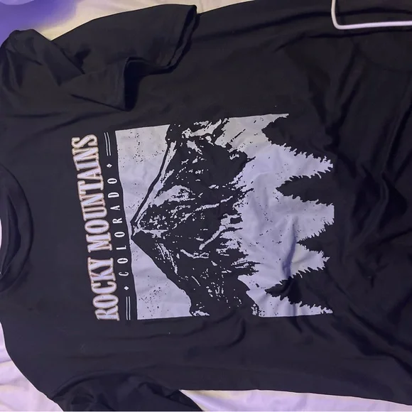 Graphic Tees - Picture 4 of 4